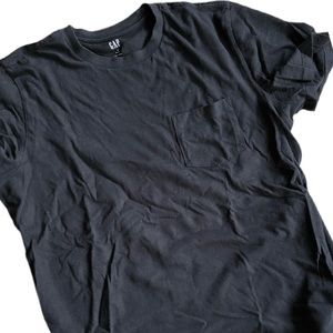 GAP men’s T-shirt with front pocket